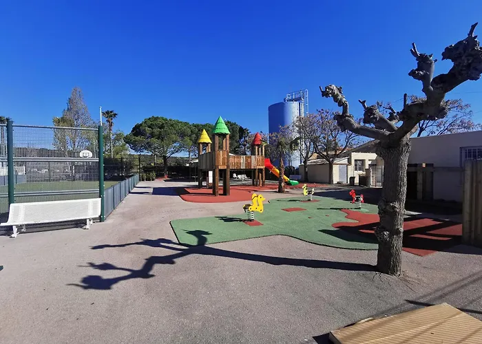 Mobil-Home En Camping****