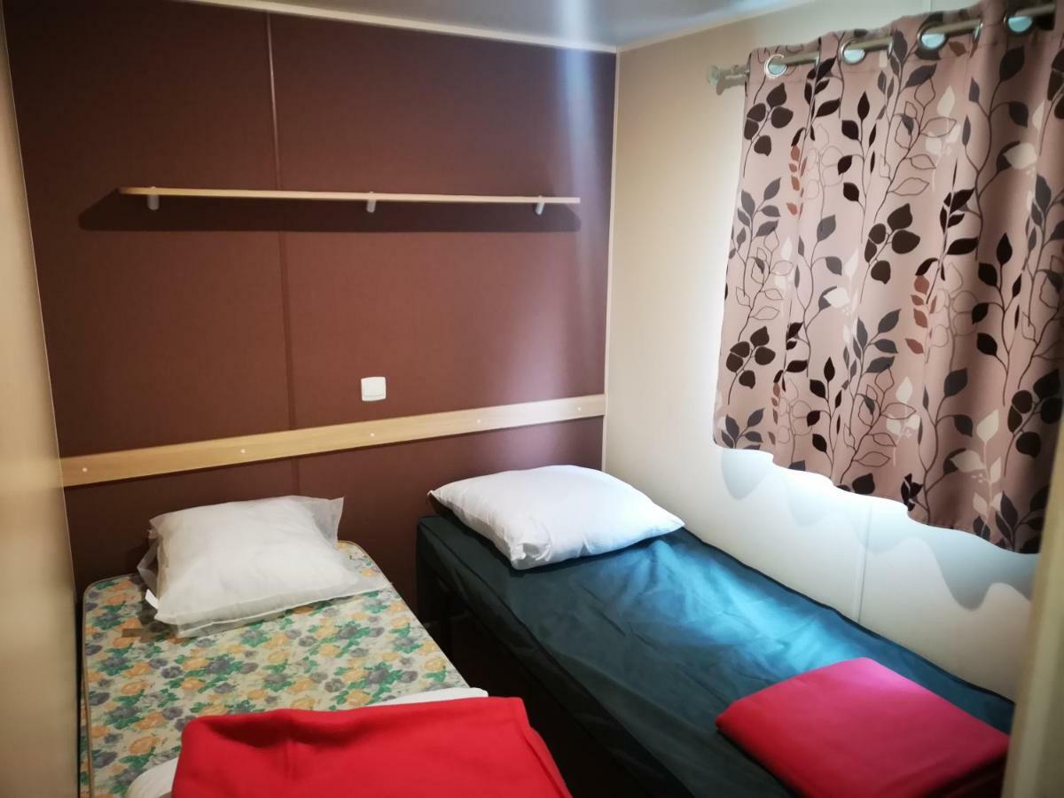 Mobil-home En Camping**** Campsite *